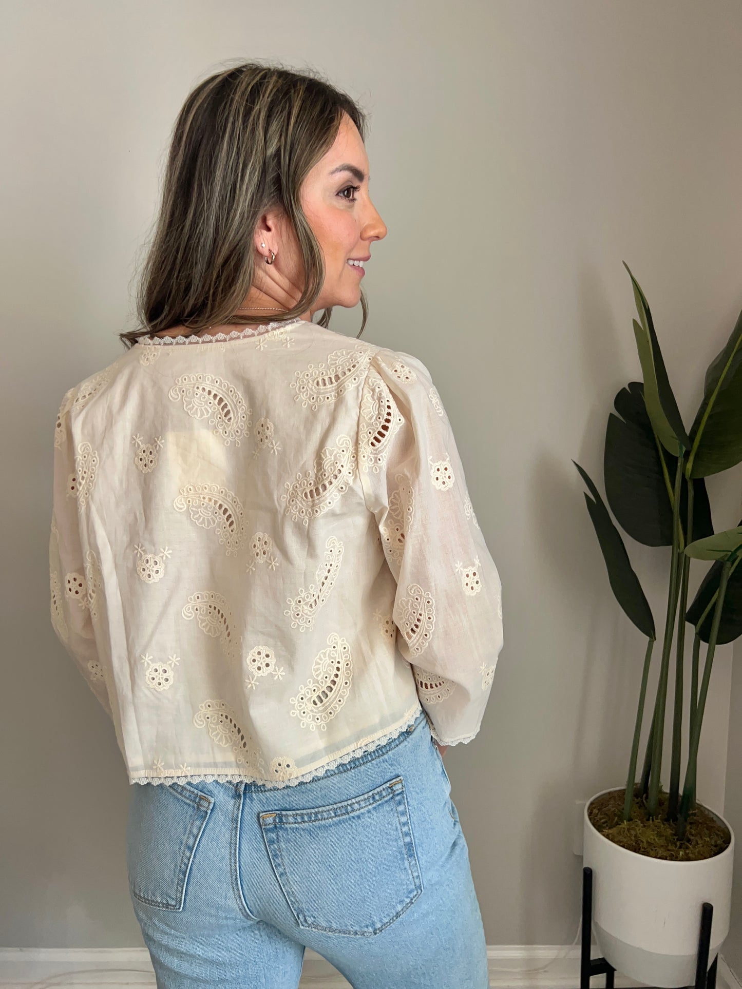 Eyelet-Embroidered Lace V-Neck 3/4 SLV Shirt