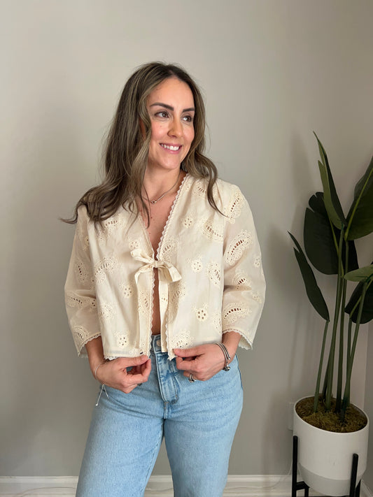 Eyelet-Embroidered Lace V-Neck 3/4 SLV Shirt