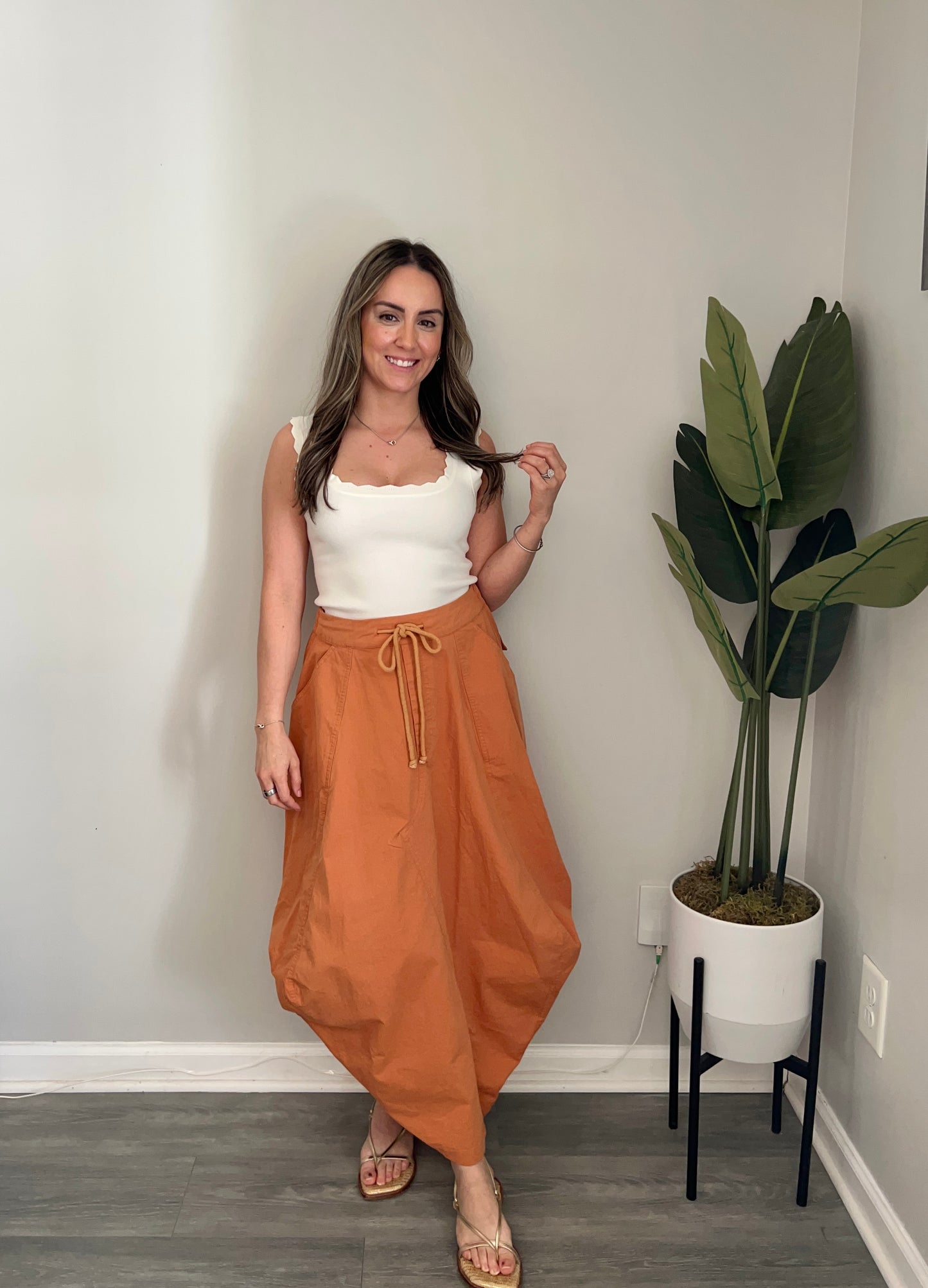 Side Tuck Detail Midi Skirt