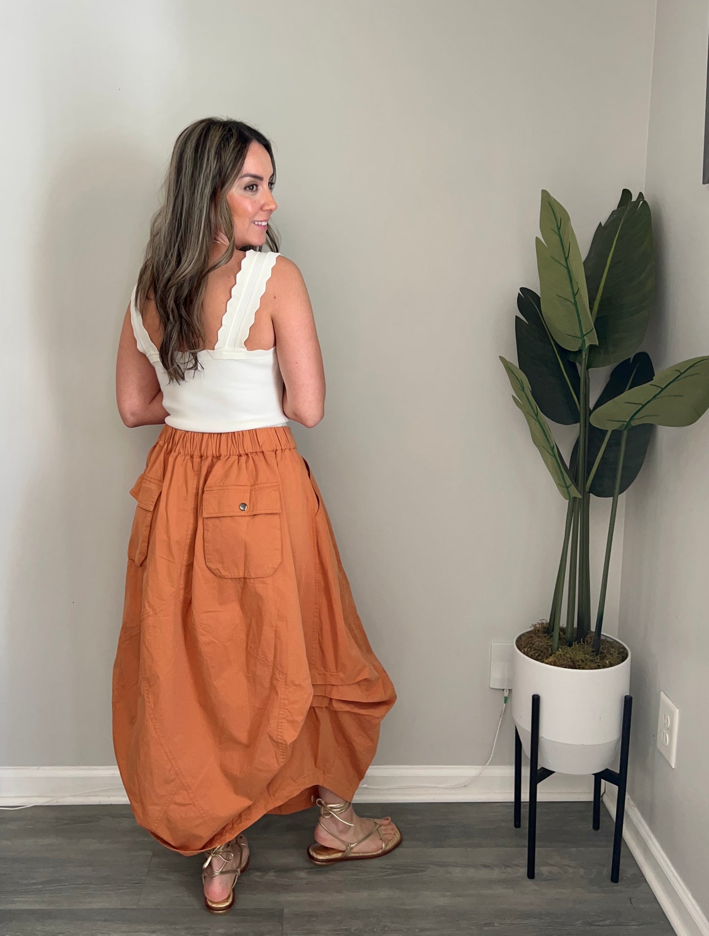 Side Tuck Detail Midi Skirt